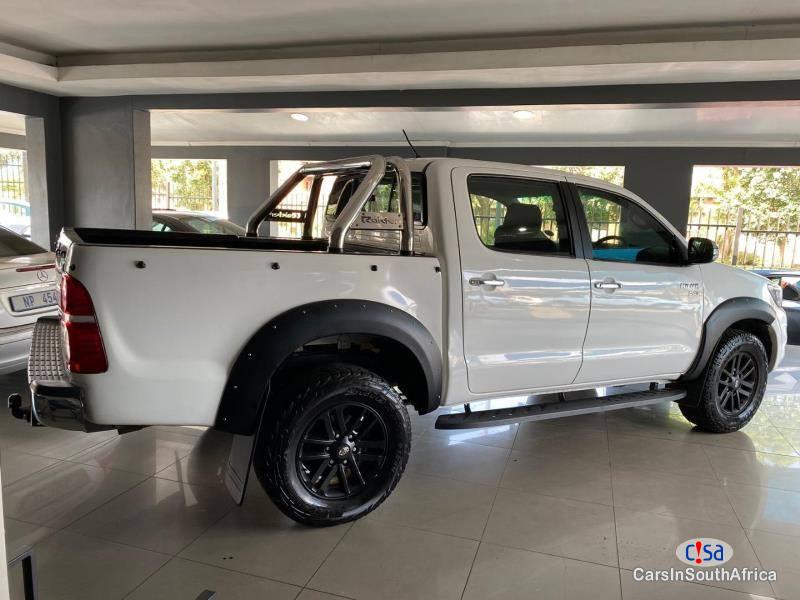 Toyota Hilux 3.0D-4D Double Cab Raider Manual 2013 - image 4