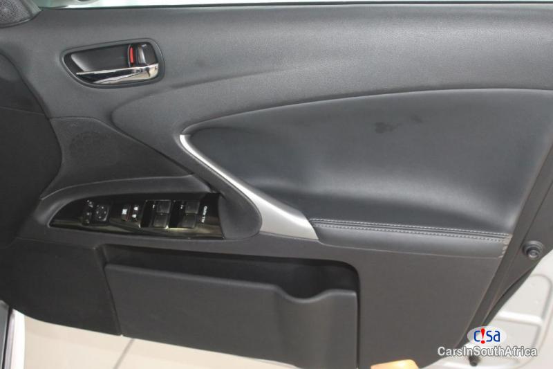 Lexus ES 2.0 Automatic 2013 in Gauteng - image