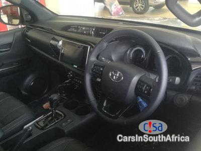 Toyota Hilux 2.8 GD-6 RB Raider DOUBLE CAB BAKKIE AUTO LG50 Automatic 2019 - image 6