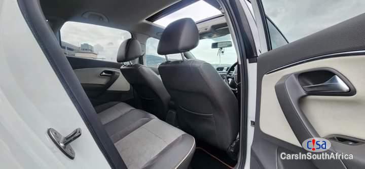 Volkswagen Polo 1.2TSl Manual 2016 - image 6