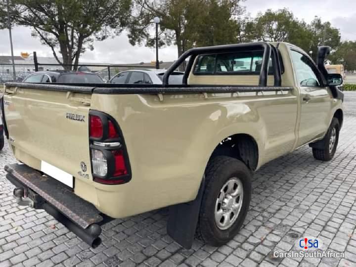 Toyota Hilux 2.5 Manual 2014 - image 2