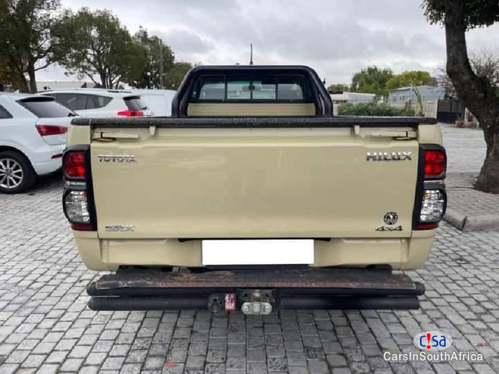 Toyota Hilux 2.5 Manual 2014 - image 4