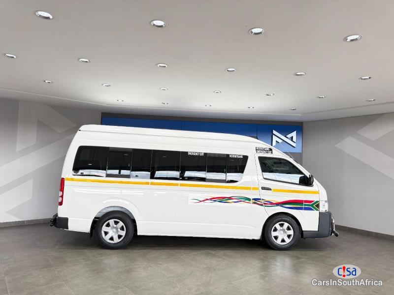 Toyota Quantum 2.5 Manual 2022 - image 2