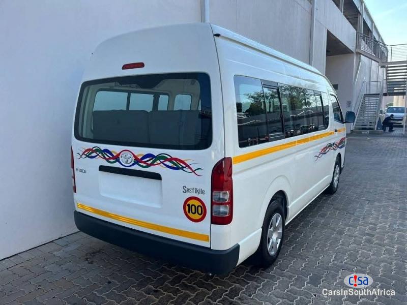 Toyota Quantum 2.5 Manual 2021 - image 2