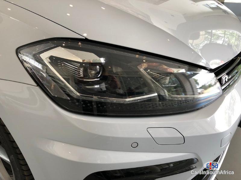 Volkswagen Golf R Automatic 2017 - image 9
