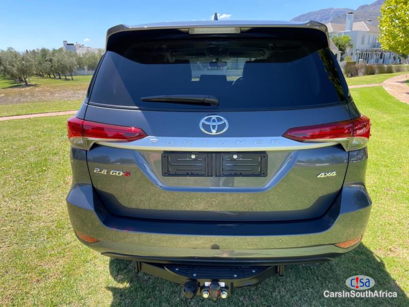 Toyota Fortuner 2.4 Automatic 2022 - image 2