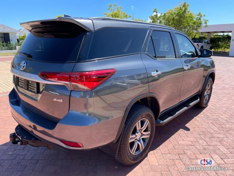 Toyota Fortuner 2.4 Automatic 2022 - image 3