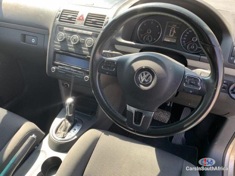 Volkswagen Touran Automatic 2012 - image 11