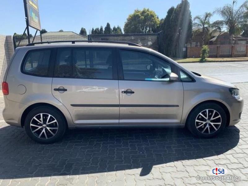 Volkswagen Touran Automatic 2012 - image 4