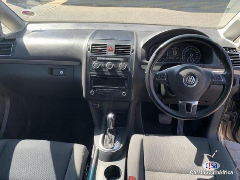 Volkswagen Touran Automatic 2012 - image 6