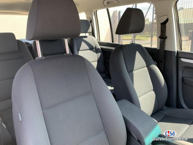 Volkswagen Touran Automatic 2012 - image 7