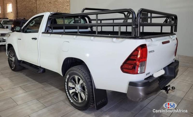Toyota Hilux 2.4GD-6 4x4 Manual 2018 - image 3