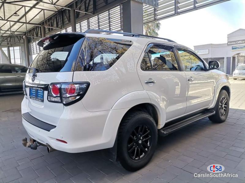 Toyota Fortuner 3.0D4D Automatic 2015 - image 3