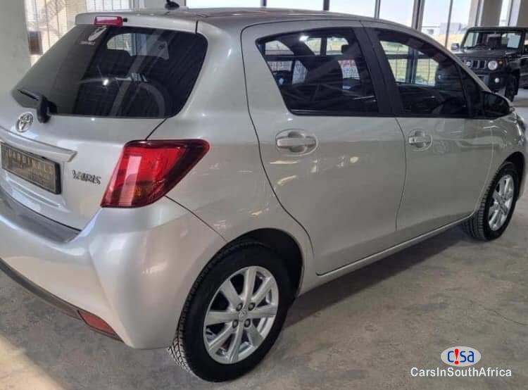 Toyota Yaris 1.0xs Manual 2017 - image 2