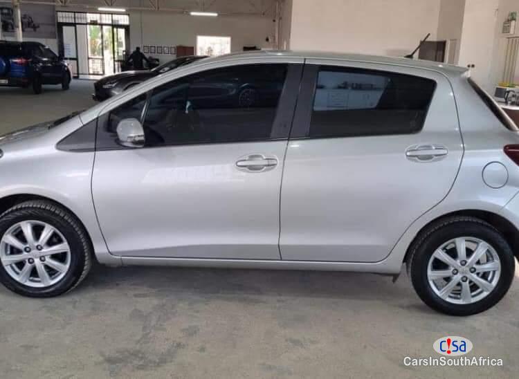 Toyota Yaris 1.0xs Manual 2017 - image 3