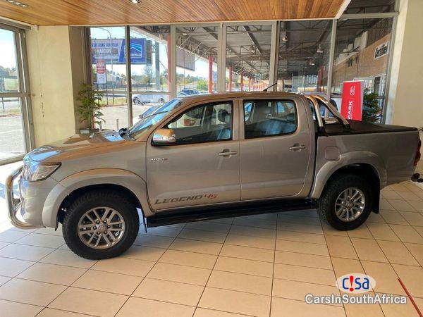 Toyota Hilux 3.0 D-4D Legend 45 4x4 Call 081 494 5928 Manual 2016 - image 3