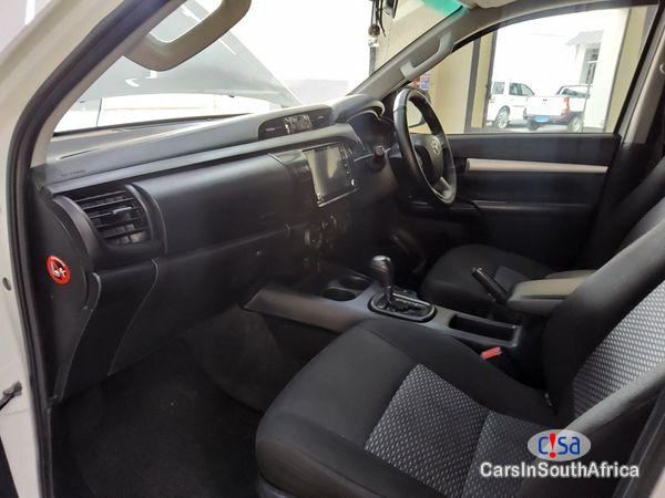 Toyota Hilux 2.4 GD-6 SRX 4x4 D/C Manual 2019 - image 3