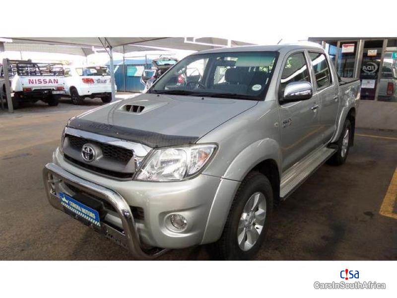 Toyota Hilux Manual 2010 - image 2