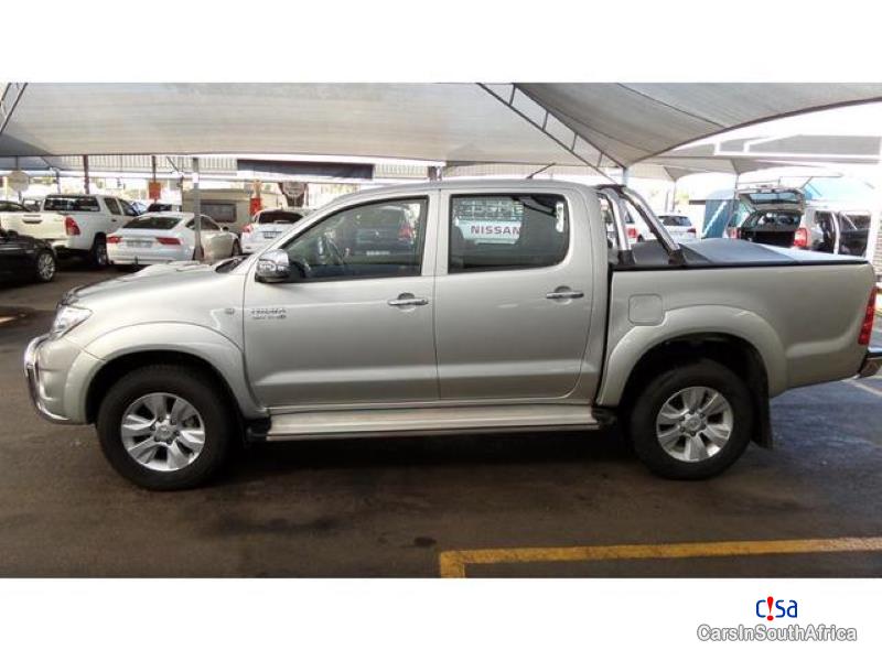 Toyota Hilux Manual 2010 - image 3