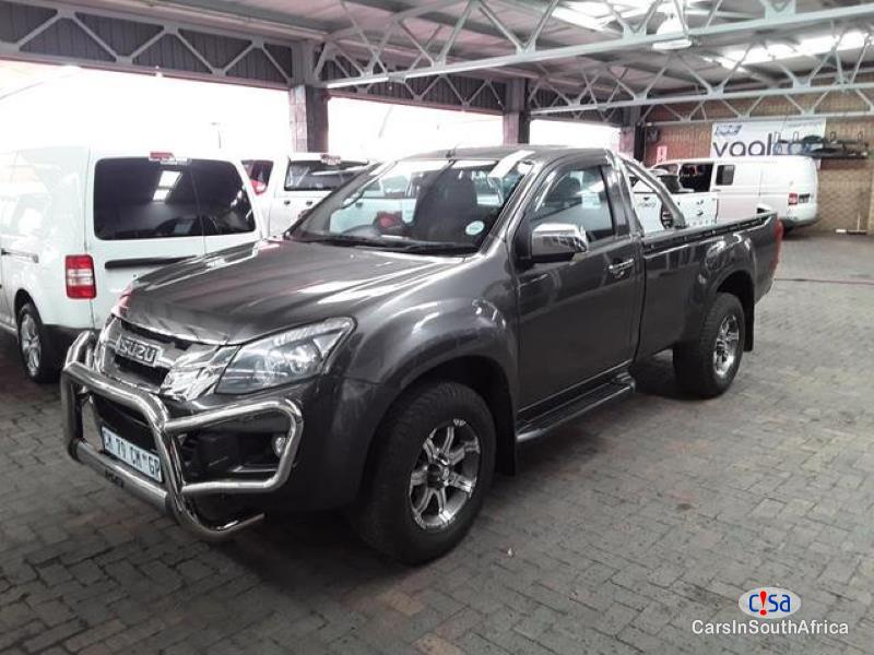 Isuzu KB300 Manual 2014 - image 2