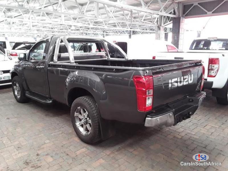 Isuzu KB300 Manual 2014 - image 3