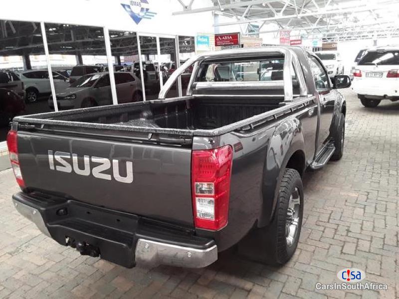 Isuzu KB300 Manual 2014 - image 4