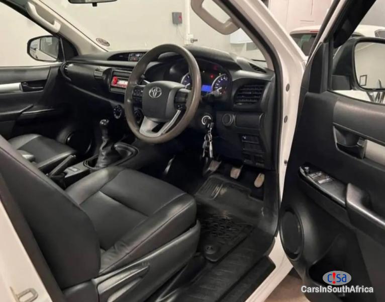 Toyota Hilux 2.4GD-6 Srx Manual Call:0691808200 Manual 2019 - image 5