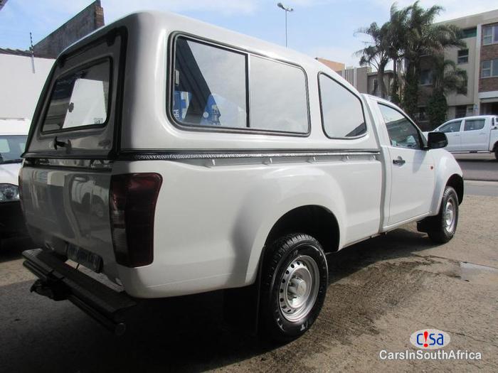 Isuzu KB250 Manual 2014 - image 4