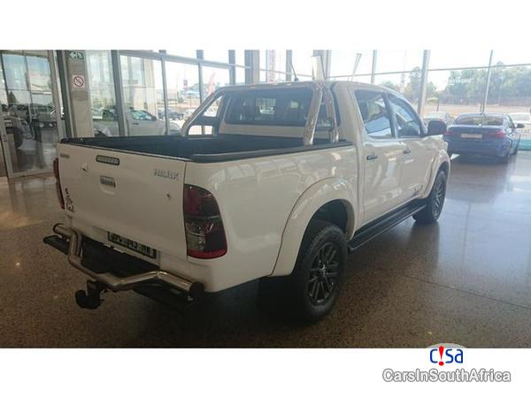Toyota Hilux Automatic 2015 - image 2