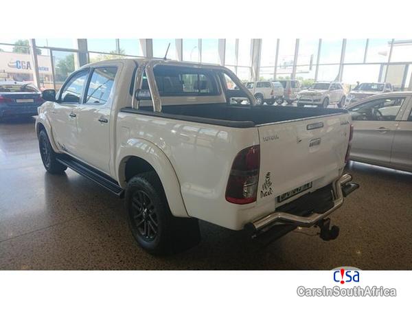 Toyota Hilux Automatic 2015 - image 3