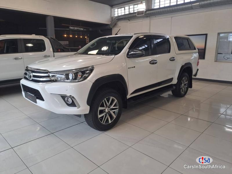 Toyota Hilux 2.8 GD-6 Raider 4x4 Auto D/C Automatic 2018 - image 2