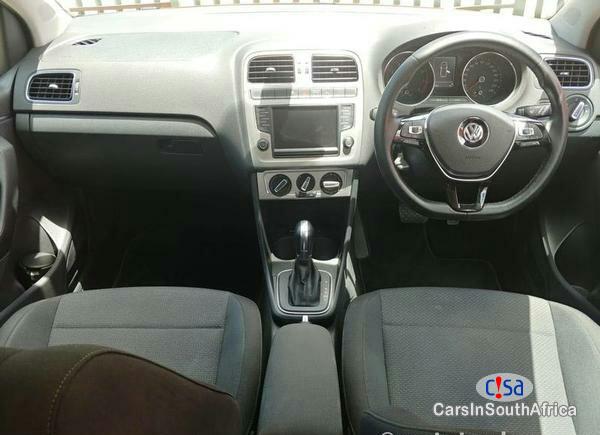 Volkswagen Polo Automatic 2015 - image 6