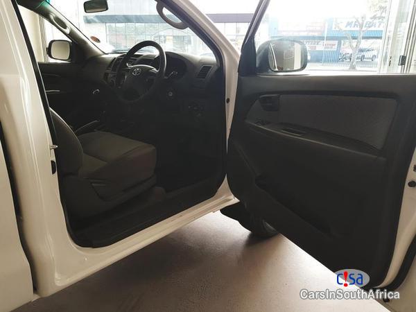 Toyota Hilux Manual 2013 - image 6