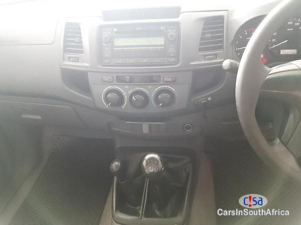 Toyota Hilux Manual 2013 - image 8