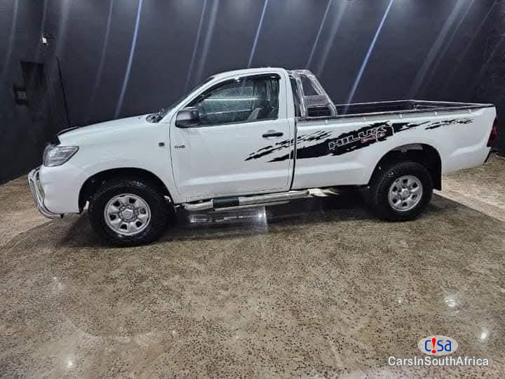 Toyota Hilux 2.5D Manual 2010 - image 2