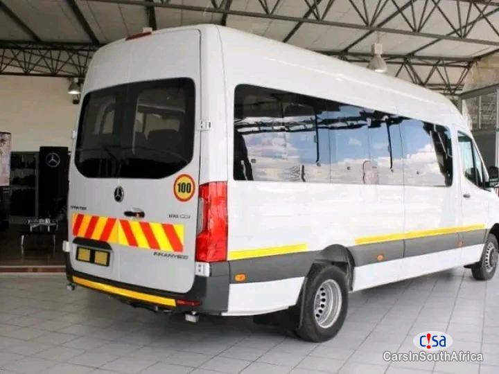 Mercedes Benz SLR McLaren 3.0 Manual 2019 - image 2