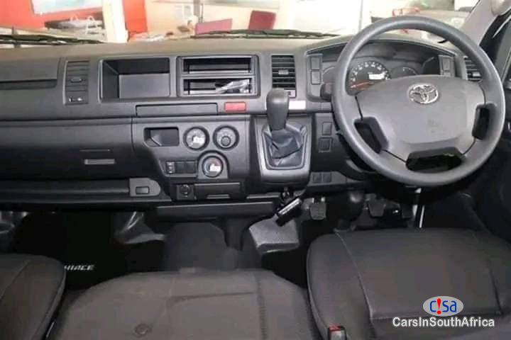 Toyota Quantum 2.5 Manual 2021 - image 4