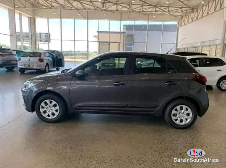 Hyundai i20 Manual 2019 - image 8