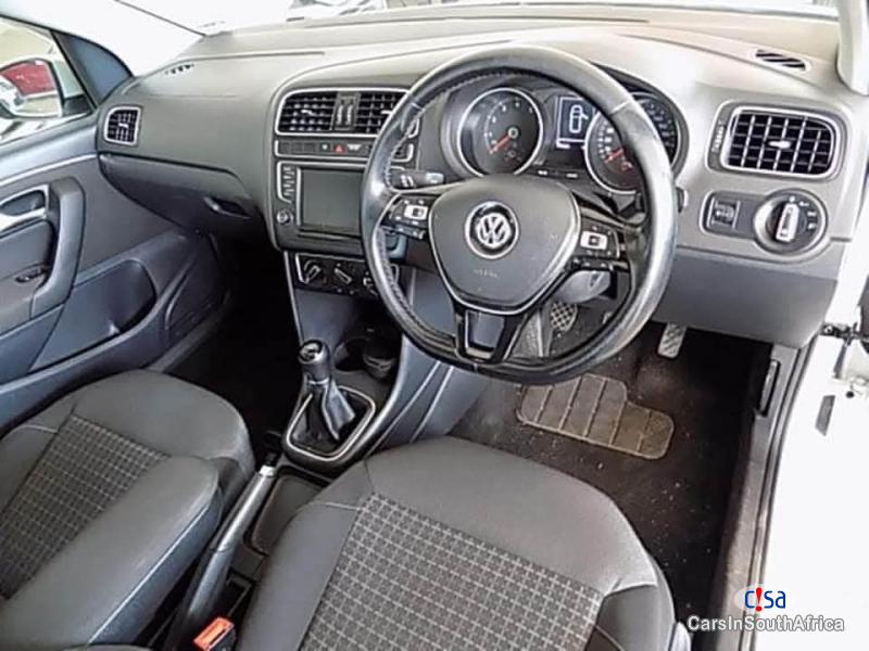 Volkswagen Polo Manual 2015 - image 6