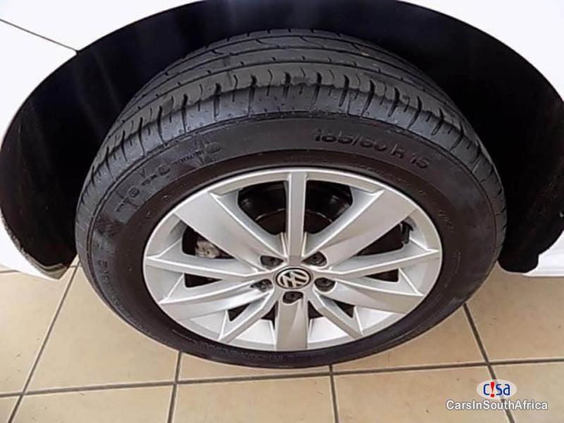 Volkswagen Polo Manual 2015 - image 9