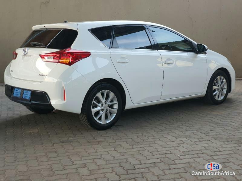 Toyota Auris 1.6 Manual 2016 - image 4