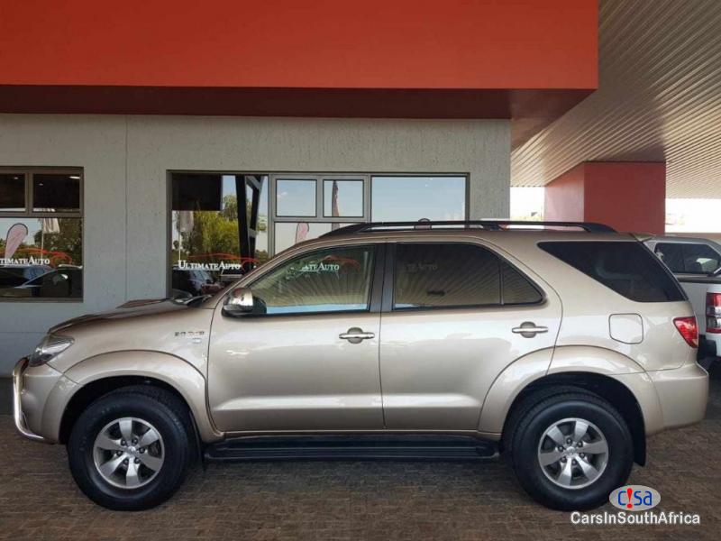 Toyota Fortuner 3.0 Automatic 2009 - image 3