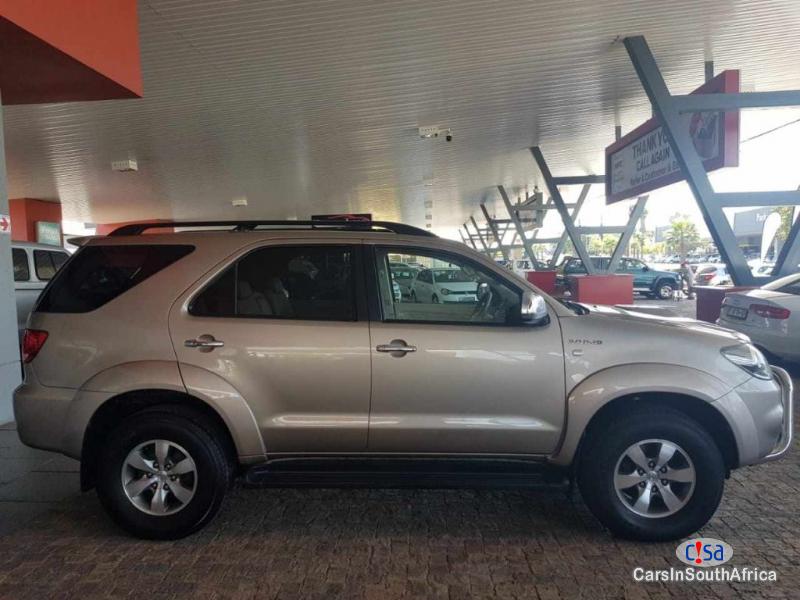 Toyota Fortuner 3.0 Automatic 2009 - image 4