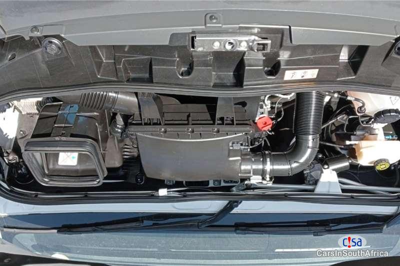 Mercedes Benz 2.0 Manual 2020 - image 11