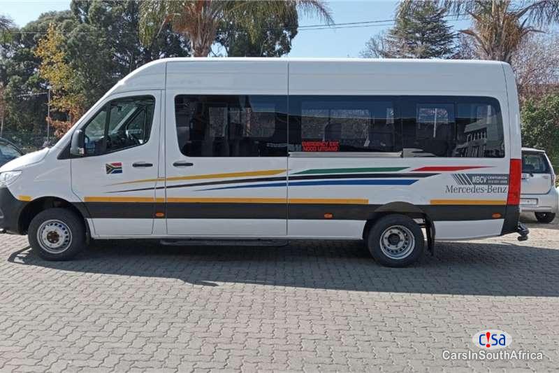 Mercedes Benz 2.0 Manual 2020 - image 4