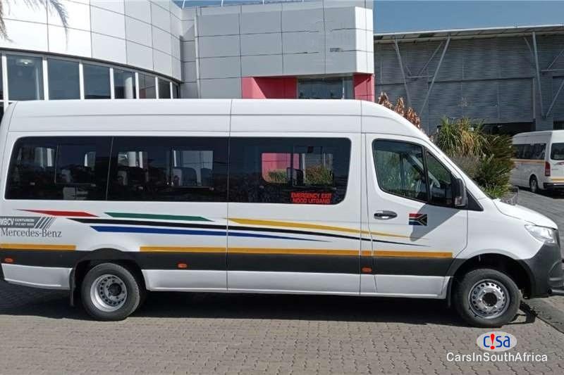 Mercedes Benz 2.0 Manual 2020 - image 5