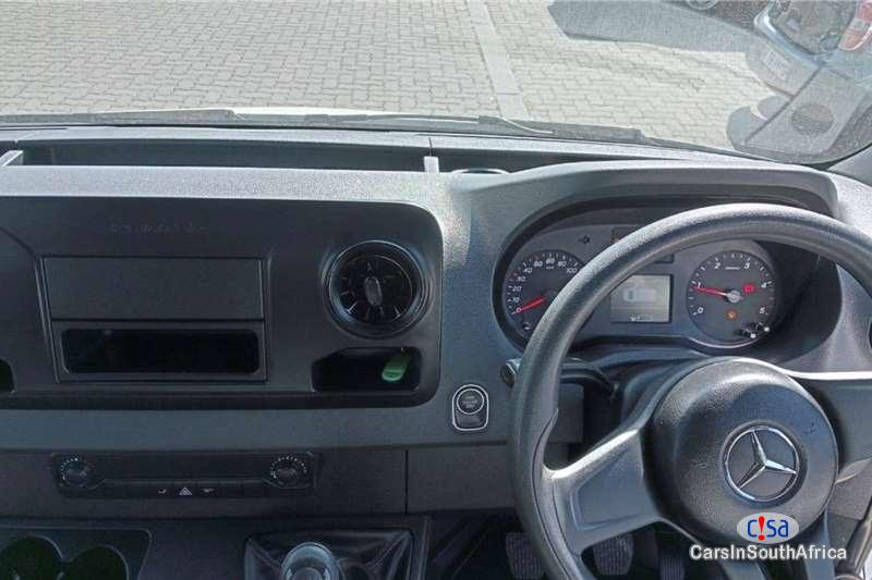 Mercedes Benz 2.0 Manual 2020 - image 7