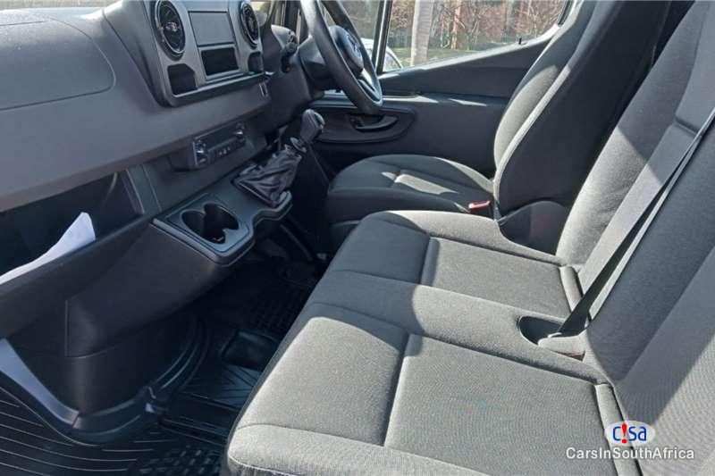 Mercedes Benz 2.0 Manual 2020 - image 8