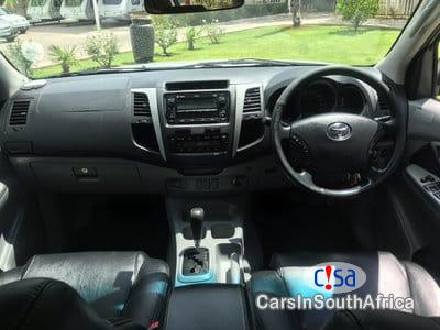 Toyota Hilux Automatic 2011 - image 6