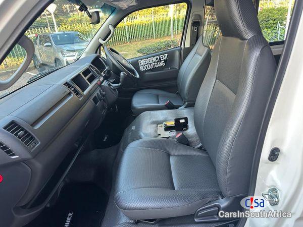 Toyota Quantum 2.5 D-4D Sesfikile 16-Seat Manual 2022 - image 4